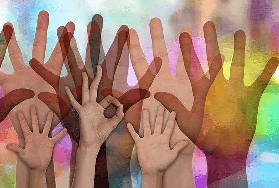 manos solidaridad apoyo corazon
