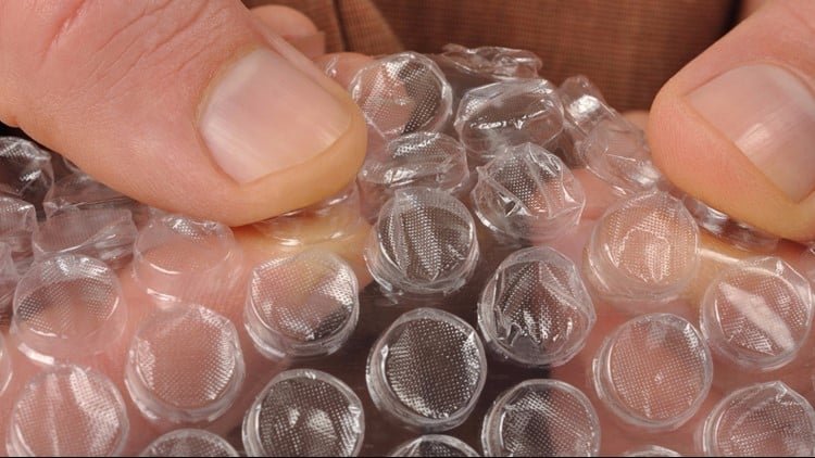 burbujas de plástico y reciclar Biloba