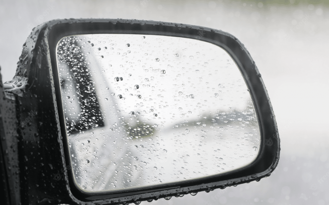 Vivir mirando el retrovisor nos deja en el pasado