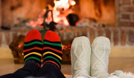 winter invierno biloba feet-christmas-fireplace