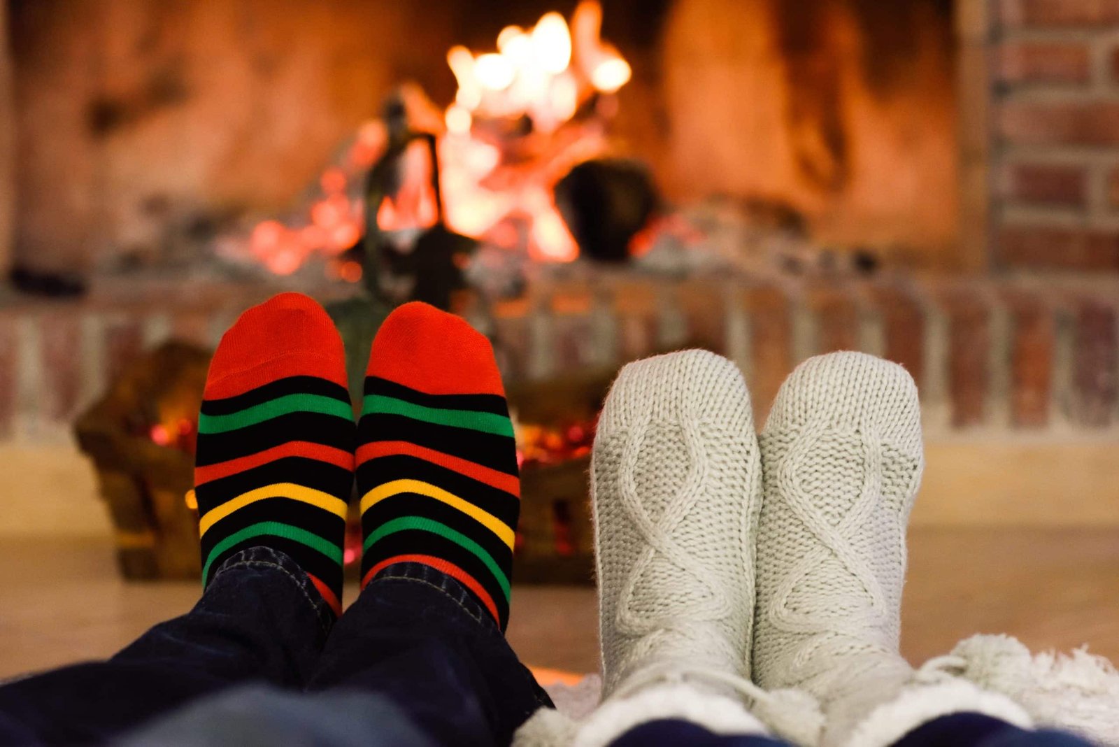 winter invierno biloba feet-christmas-fireplace